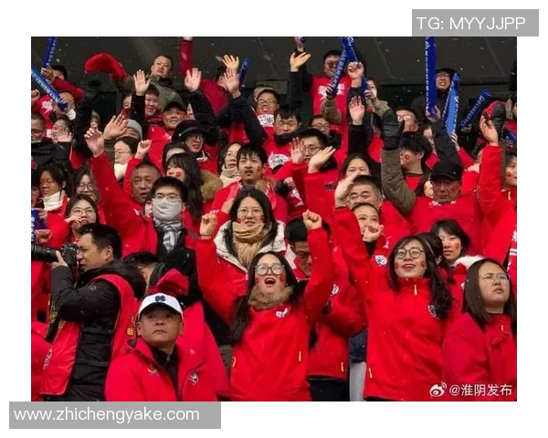 广汉足球热潮兴起球迷激情四溢共庆美好时光